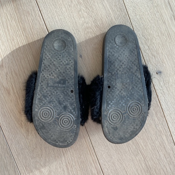 2 Pairs of Faux Fur Slides Size 8 - Picture 5 of 5